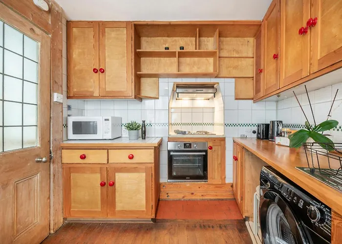 Urban Oasis - One Bedroom Central London Apartment
