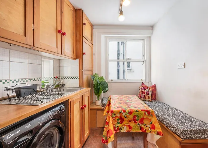 Urban Oasis - One Bedroom Central London Apartment