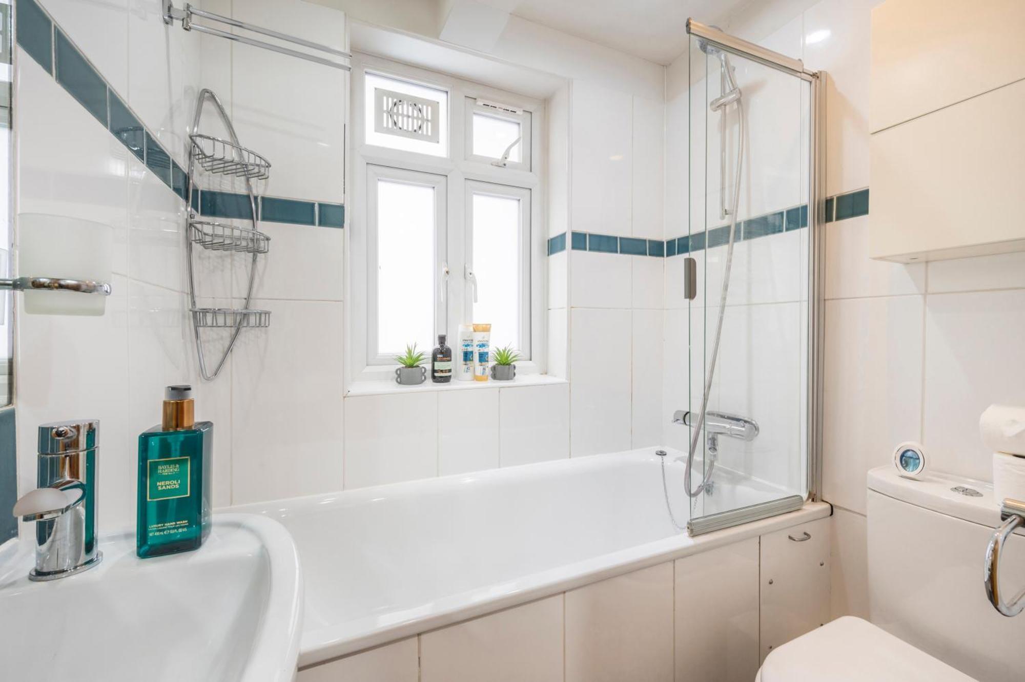Urban Oasis - One Bedroom * London